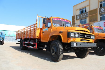 东风油气两用尖头教练车