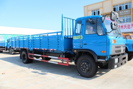 东风平头柴油教练车