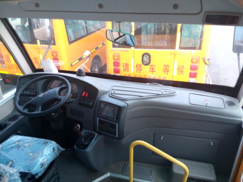 解放37座幼儿校车，37座校车配置