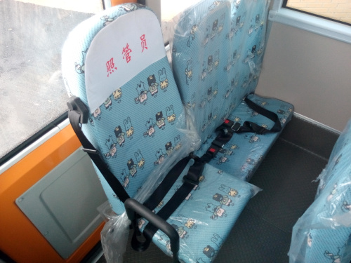 解放37座幼儿校车，37座校车配置